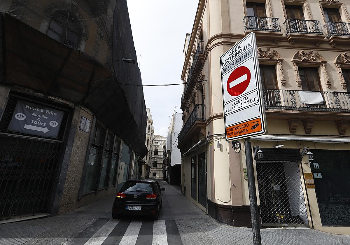 Acceso a una de las calles con circulación restringida Acire, que pasará a ser ZBE