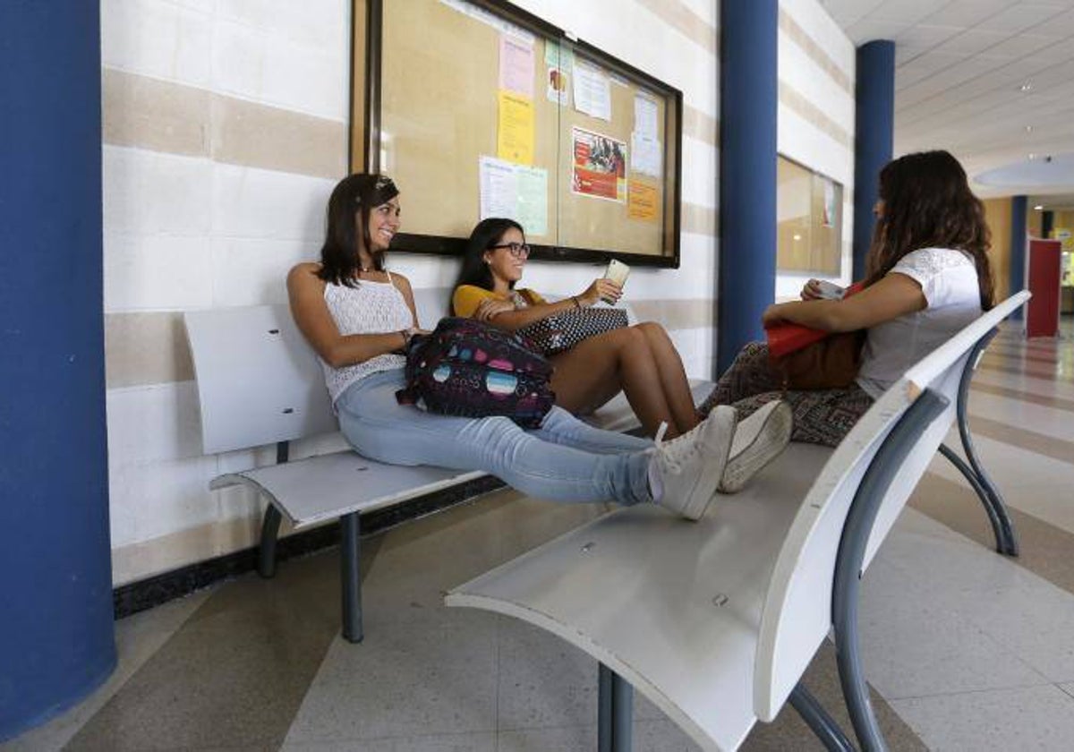 Alumnas de la UCO en el campus de Rabanales, en una image de archivo