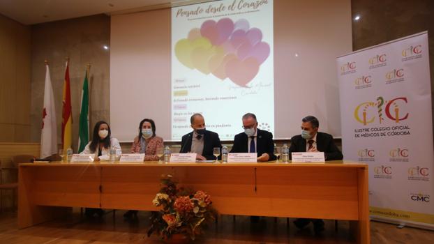 La mesa, durante la presentación