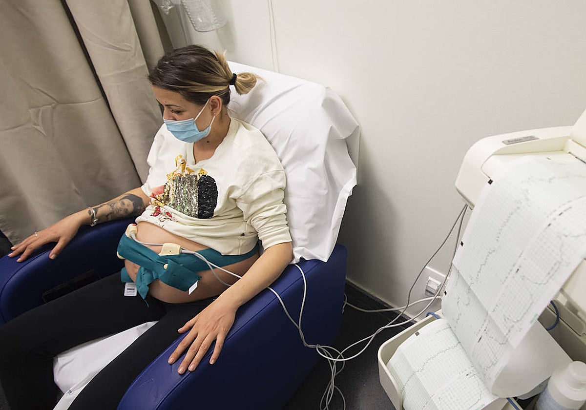 Embarazada en 'monitores', en una imagen de archivo