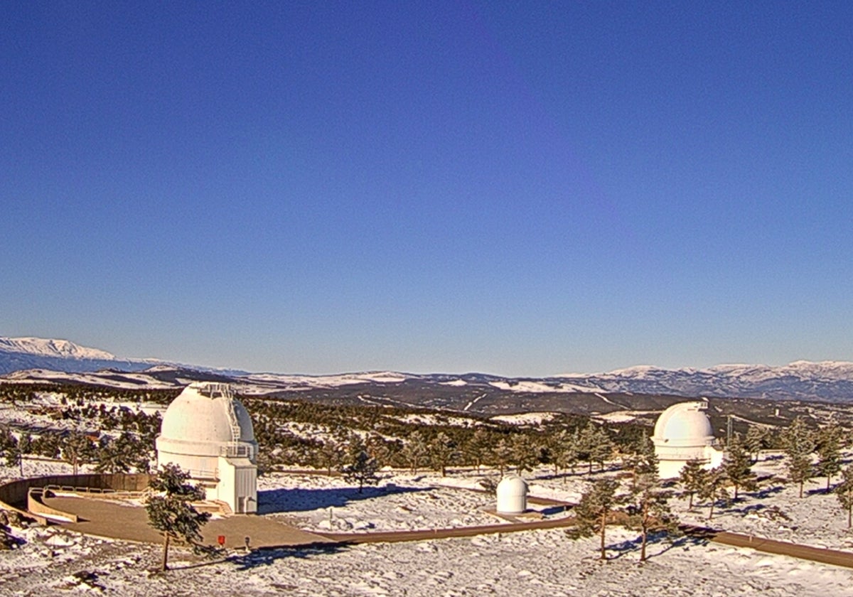 La nieve cubre el Observatorio Astronómico de Calar Alto en Almería.