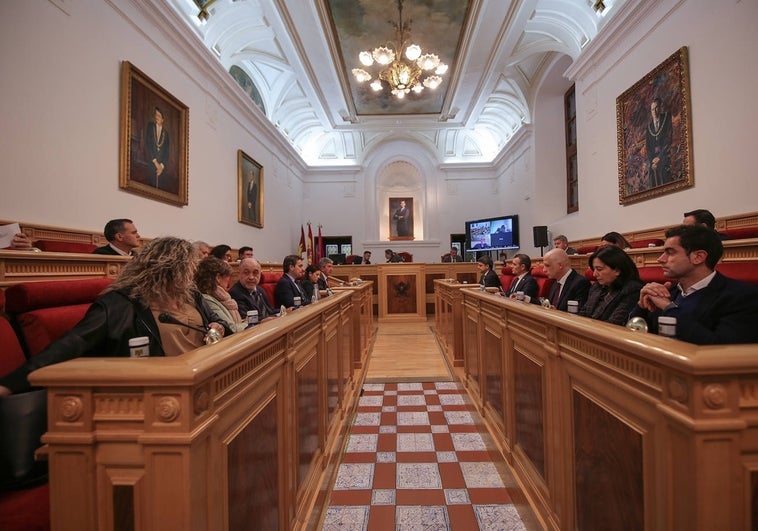 Tolón aprueba los Presupuestos de Toledo  con el apoyo del exconcejal de Vox