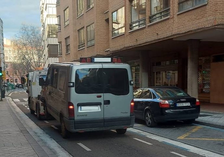 Aparecen en una furgoneta tres apuñalados y un cuarto herido a martillazos  tras chocar con un autobús en Valladolid