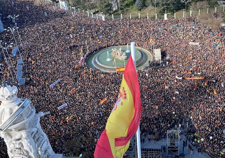 Fotogalería: masiva concentración en Madrid contra Pedro Sánchez