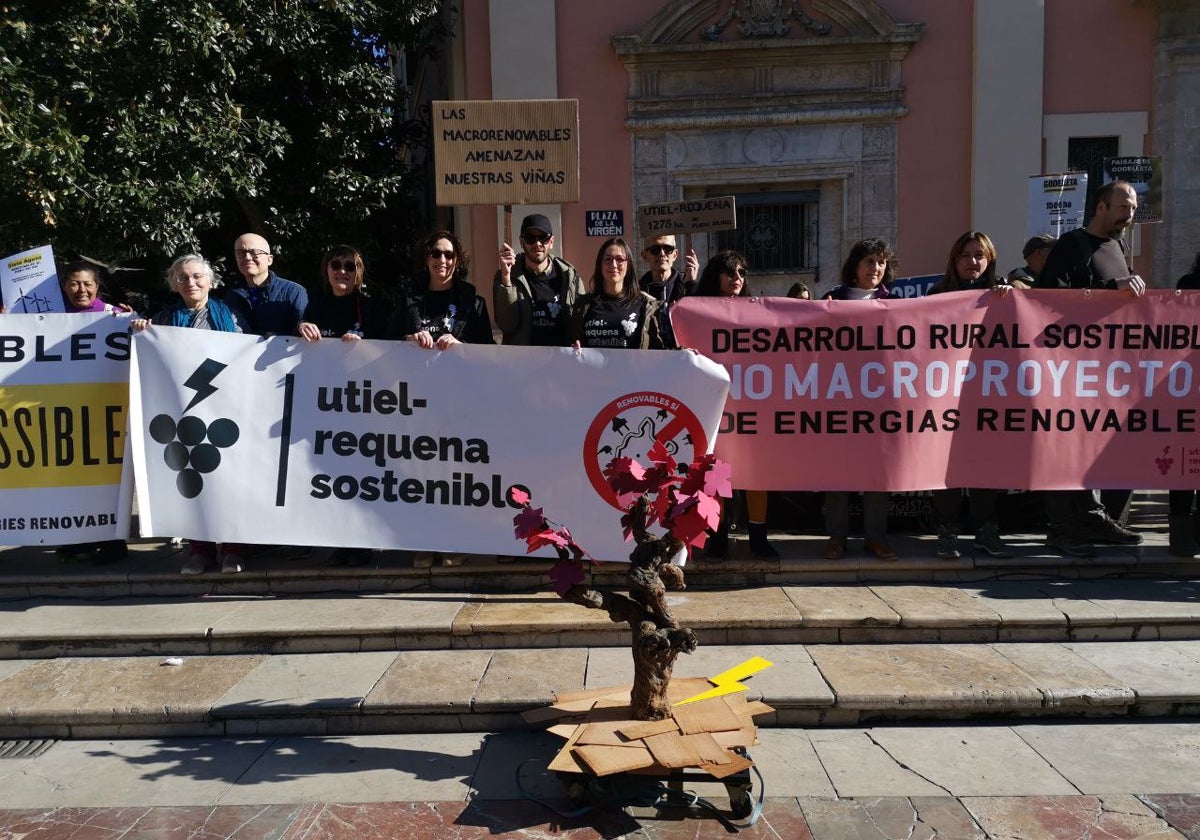 Imagen de la manifestación difundida en redes sociales por Utiel-Requena Sostenible.