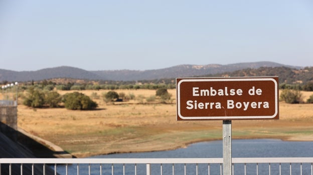 Cartel indicador el embalse de Sierra Boyera