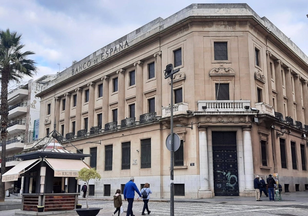 El edificio del Banco de España del centro de Huelva iba a albergar el futuro museo arqueológico de la ciudad