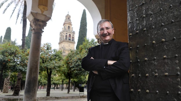 Joaquín Alberto Nieva, en la puerta de Santa Catalina de la Mezquita-Catedral