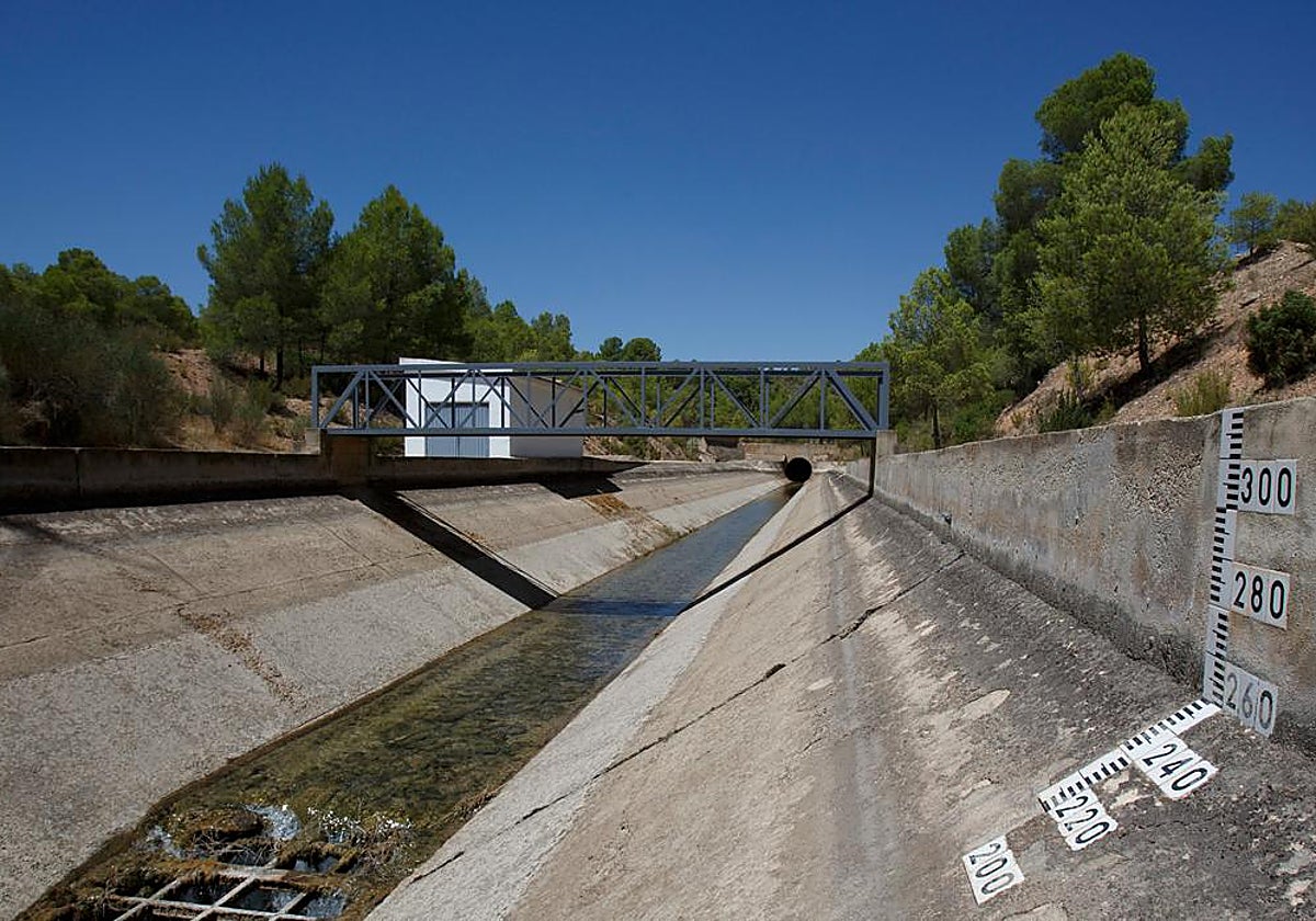 Uno de los tramos del trasvase del Tajo al Segura, a su paso por Tobarra (Albacete)