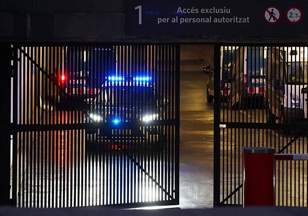 Un furgón de los Mossos traslada a Dani Alves a la prisión de Brians (Barcelona)