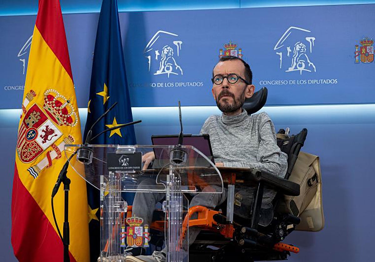 El portavoz de Unidas Podemos en el Congreso, Pablo Echenique, ofrece una rueda de prensa este martes en el Congreso de los Diputados en Madrid