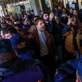 La izquierda no logra boicotear el acto de Ayuso en la Complutense, pese a al enfrentamiento entre seguidores y detractores de la presidenta