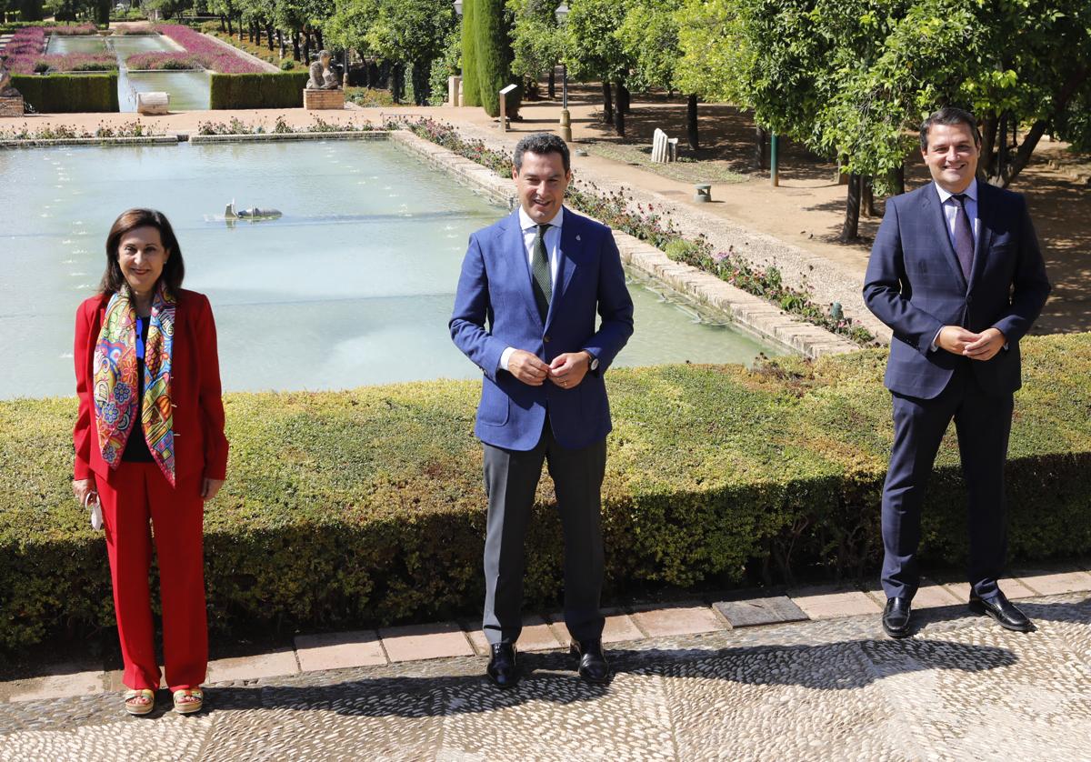 Robles, Moreno y Bellido, en un acto de la Base Logística del Ejército de Tierra