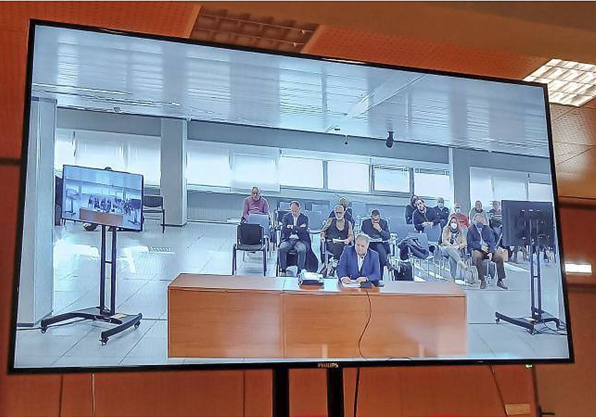 Monitor con la imagen de la declaración del expresidente de la Diputación de Valencia Alfonso Rus en el juicio por Imelsa