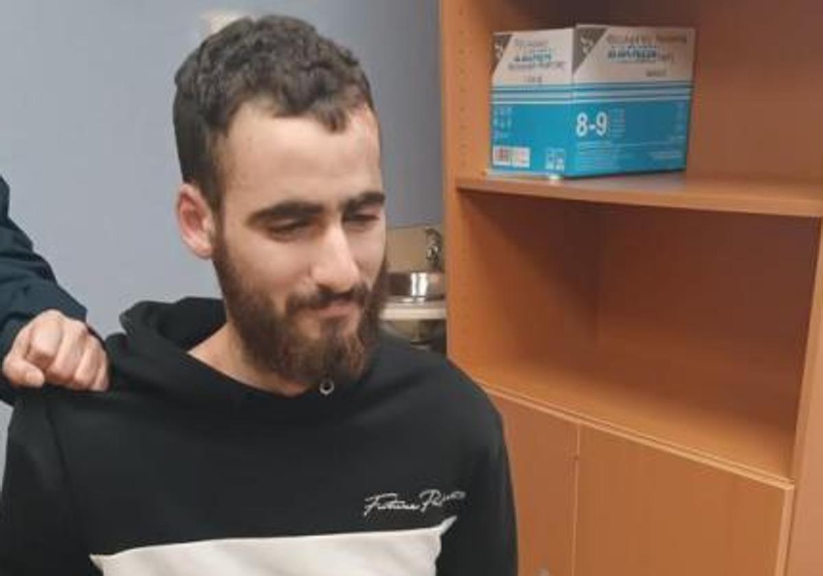 Yassine Kanjaa, de 24 años, tras su detención