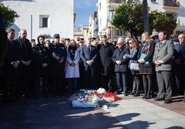 Algeciras guarda un minuto de silencio para condenar el ataque, en imágenes