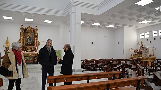 Álvaro Gutiérrez y Gracia Sánchez en la parroquia de Ontígola, recién restaurada