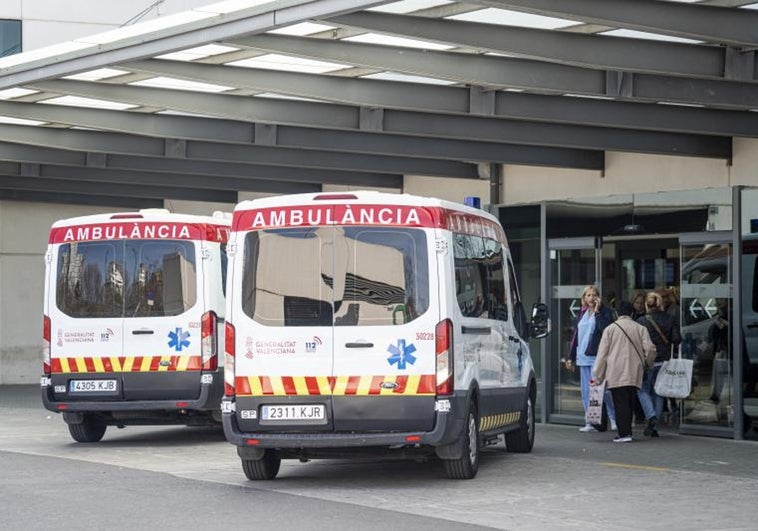 El SAMU revierte la parada cardíaca de un profesor en Alzira que se desplomó dando clase