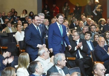 Mañueco llama a evitar una «España hemipléjica» y pide decisión para el Corredor Atlántico