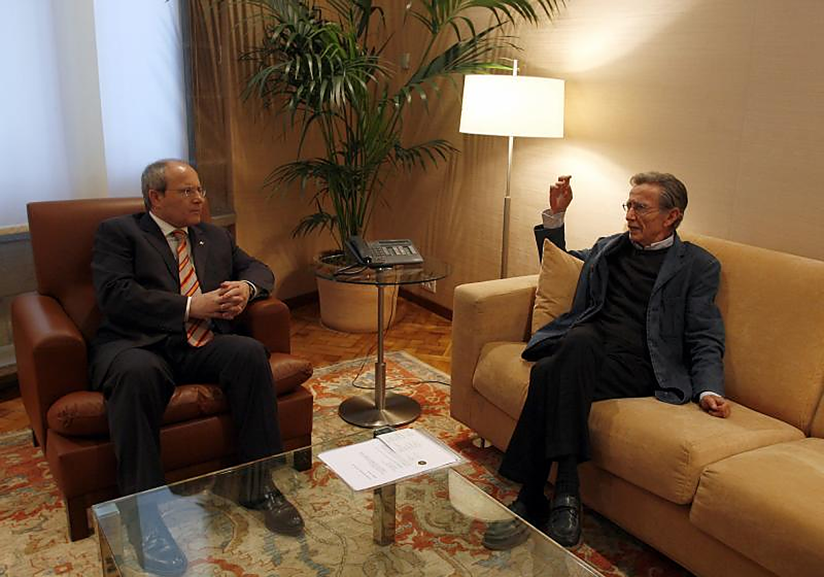 Xaviert Rubert de Ventós, en el Palacio de la Generalitat, con José Montilla, en una imagen de 2007