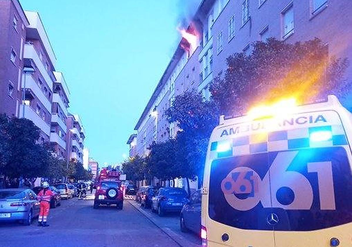 Las llamas salían por las ventanas del inmuble, en la calle Teresa de Calcuta de Córdoba capital
