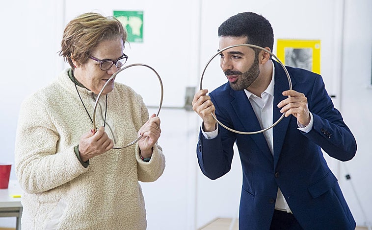 Imagen principal - Diferentes momentos de la sesión del artista