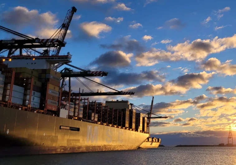 El 40% de las mercancías que España importa y exporta por mar entra o sale desde el Puerto de Valencia
