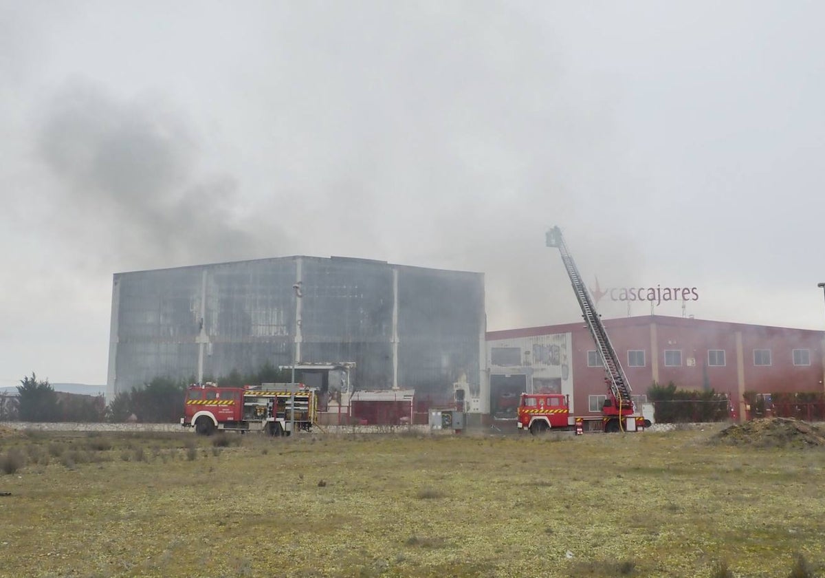 La planta palentina de Cascajares, en el momento del incendio