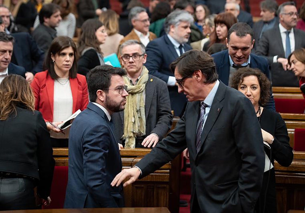 Pere Aragonès y Salvador Illa, en el Parlamento de Cataluña, la semana pasada