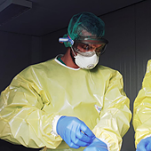 Los almacenes fantasma de Canarias: 3 millones de unidades de material Covid inservible coge polvo en los hospitales