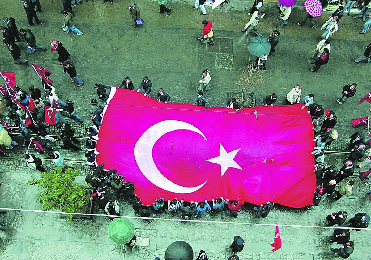 España cierra el Consulado y el Instituto Cervantes de Estambul por «amenaza terrorista»