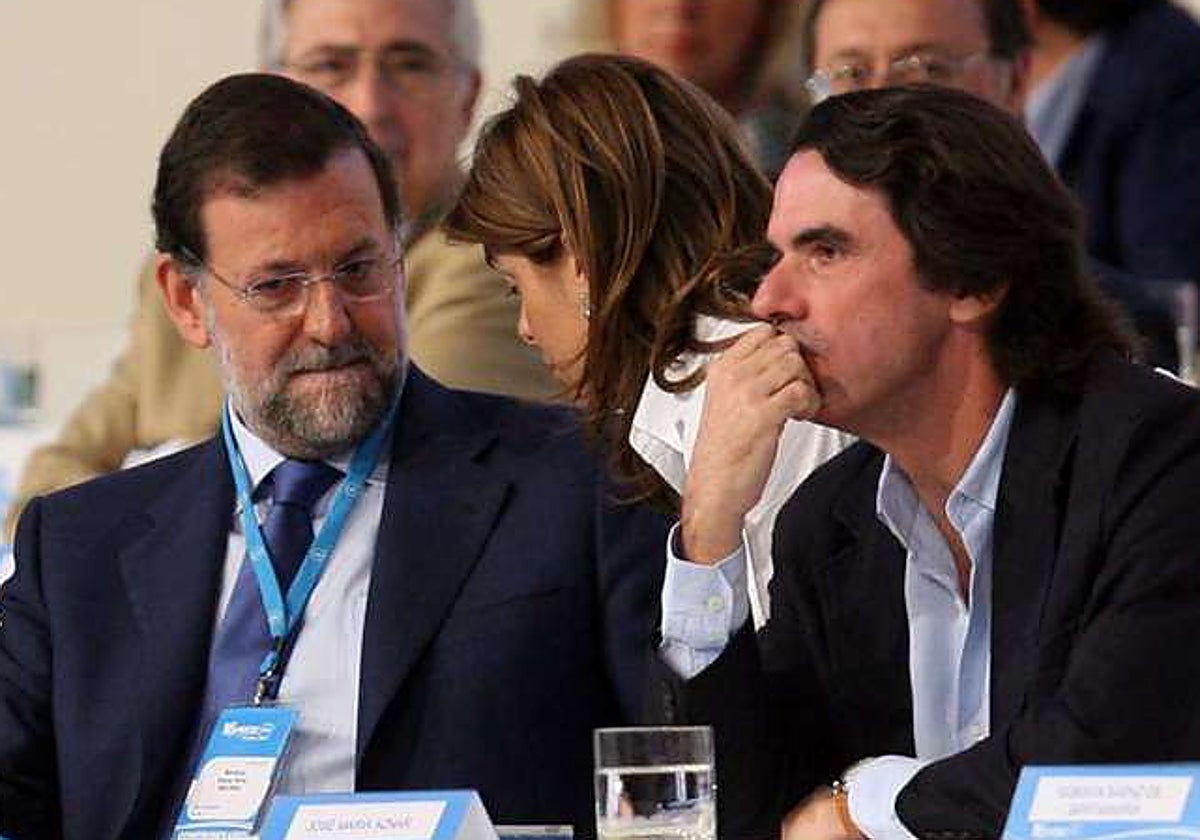 Mariano Rajoy y José María Aznar, juntos en el congreso nacional del PP de 2008, en Valencia