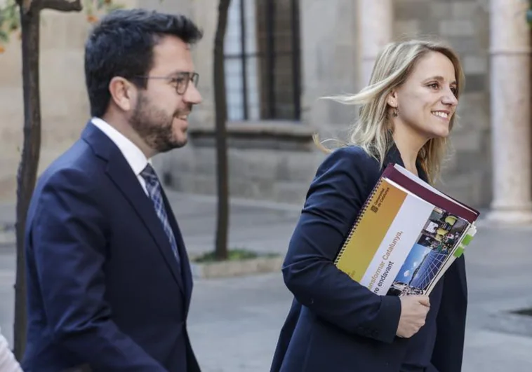 El acuerdo de presupuestos en Cataluña hace insalvable la brecha entre Junts y ERC
