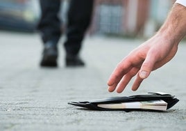 La multa que te pueden poner si te quedas dinero que has encontrado por la calle