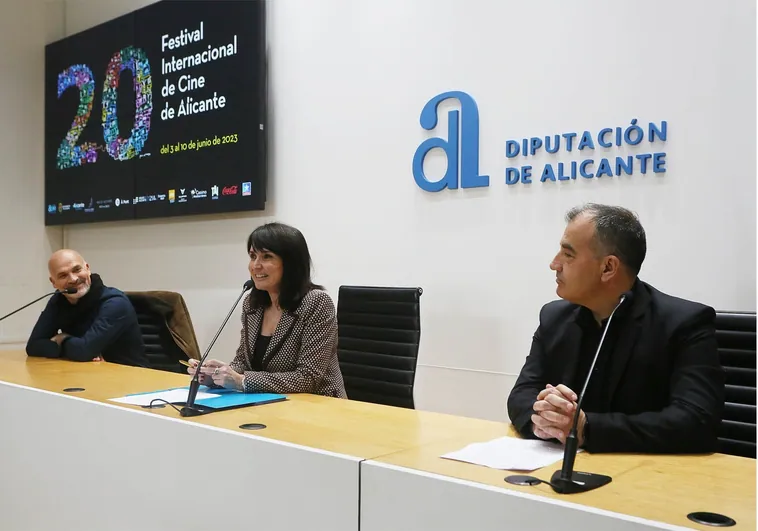 La Diputación presenta la imagen del Festival de Cine de Alicante con un cartel que rememora su veinte aniversario
