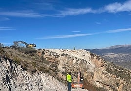Reabre la carretera a Sierra Nevada tras cuatro días de trabajo por los desprendimientos