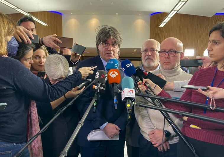 Puigdemont avisa de que su extradición a España «no llegará» y acusa de engañar a los que la ven cerca