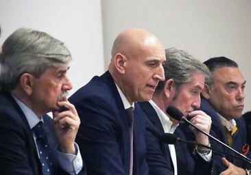 La oposición 'acorrala' a Diez por su viaje «comercial» al Mundial de Qatar