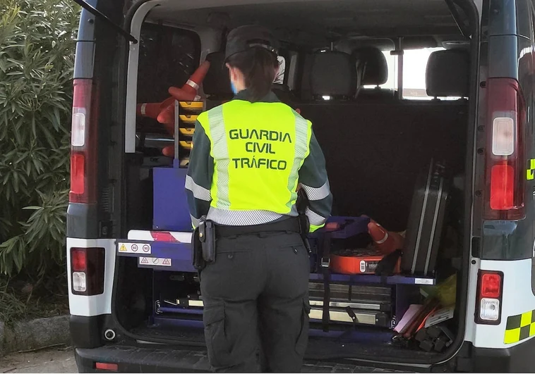 Un motorista de 55 años muere al colisionar con un turismo en Villamañán (León)