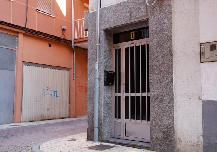 Encuentran el cadáver de una mujer en un piso con la puerta tapiada en Valladolid