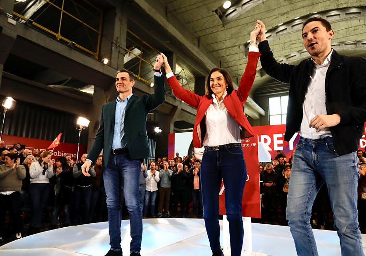 Sánchez en el mitin de ayer con la ministra y candidata Reyes Maroto y Juan Lobato
