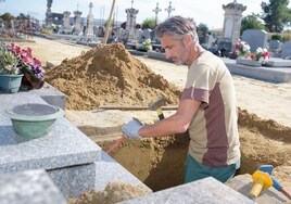 Se busca auxiliar de sepulturero y cocinero sirio a través del Servicio Andaluz de Empleo