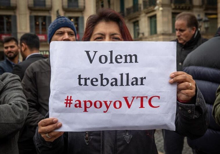 Más de 200 VTC se manifiestan en el centro de Barcelona contra las trabas del Govern