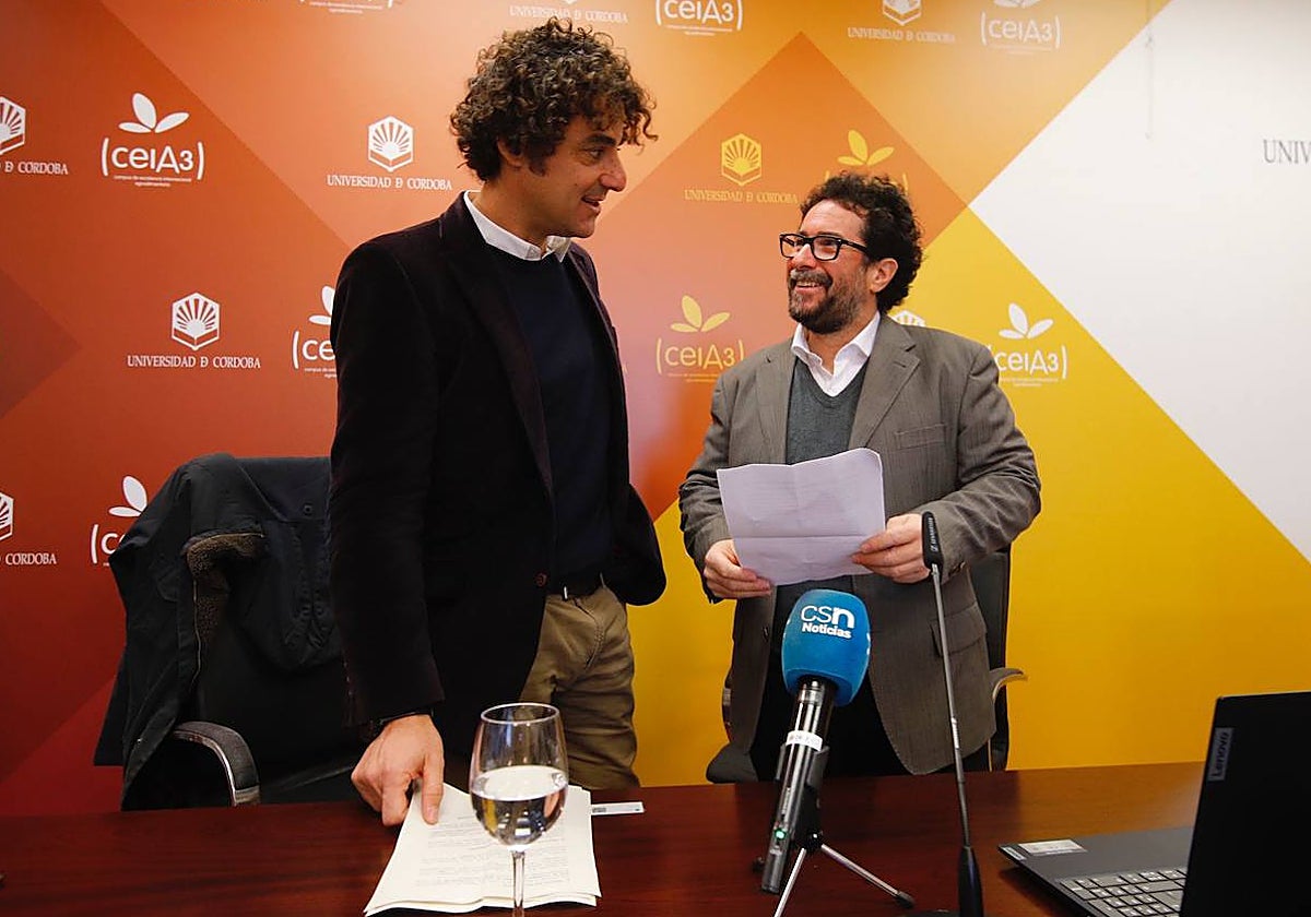 Un momento de la presentación del sondeo de las municipales de la UCO este lunes