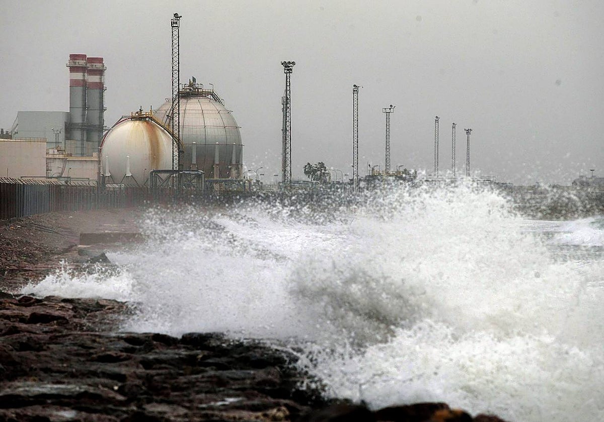 «Un selfi te puede costar la vida»: el aviso de la Generalitat ante la borrasca Isaack