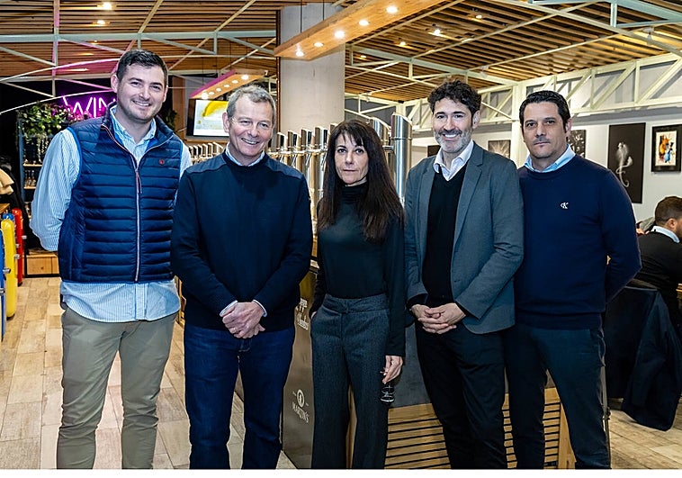 Manuela Romeralo y Alejandro Jardel ofrecen una cata especial a profesionales para aprender a elegir la copa adecuada para la cerveza