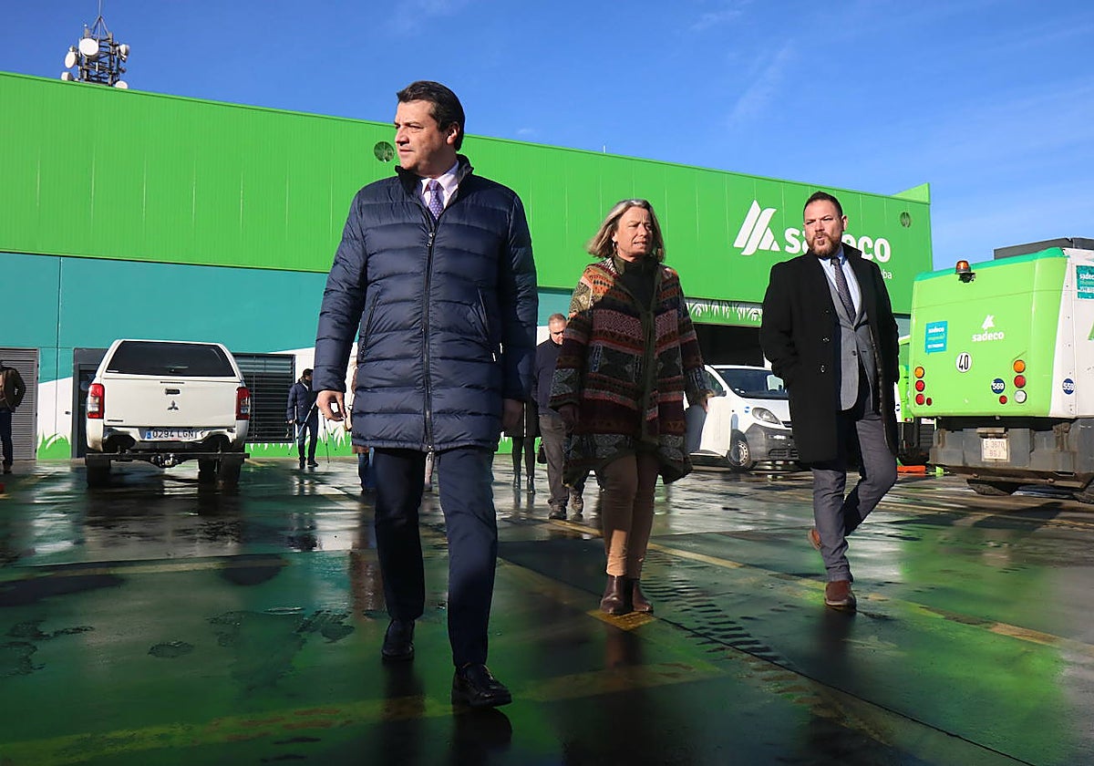 El alcalde, José María Bellido, en la presentación de una nueva planta de Sadeco