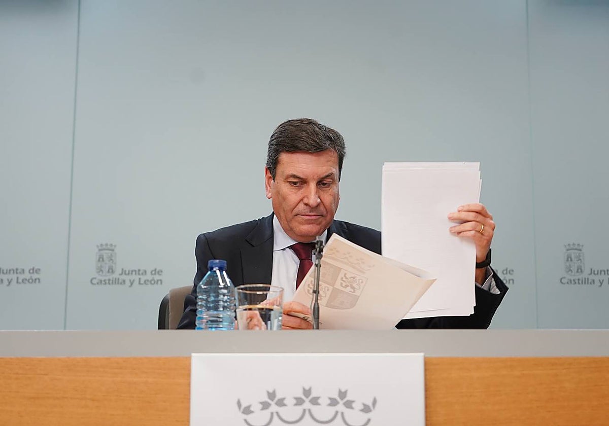 El consejero Carlos Fernández Carriedo, durante la rueda de prensa posterior al Consejo de Gobierno