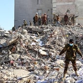 Bomberos de Málaga participan en el rescate de un menor bajo los escombros en Turquía