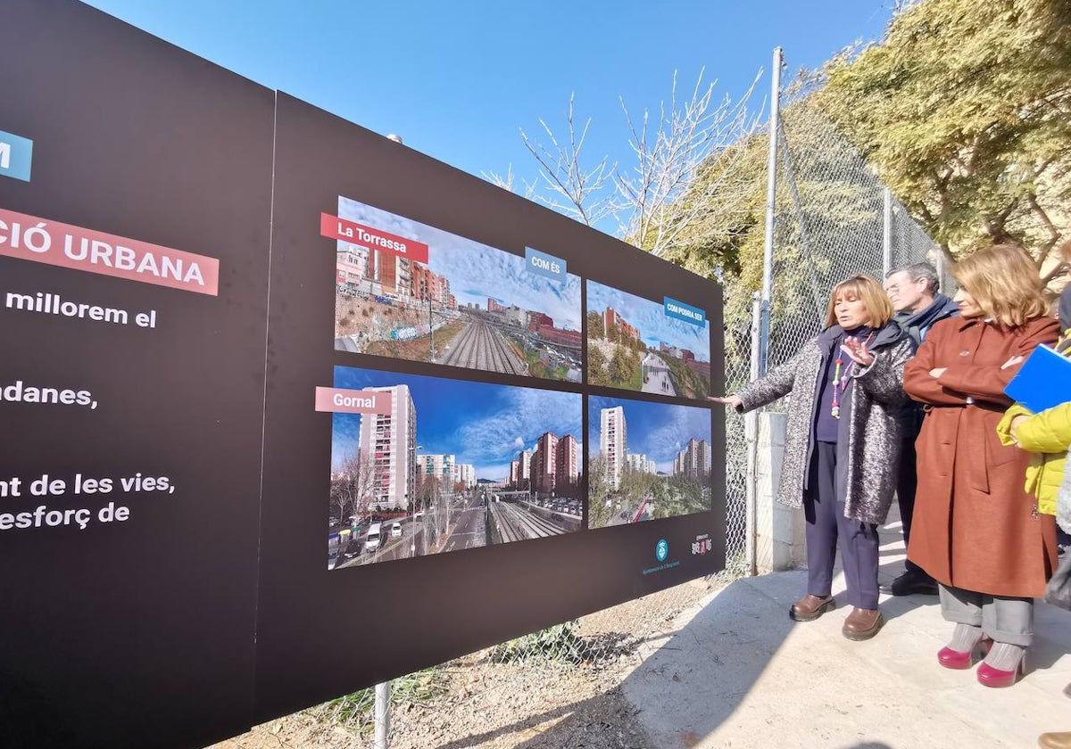 La ministra, el viernes durante su visita a l'Hospitalet